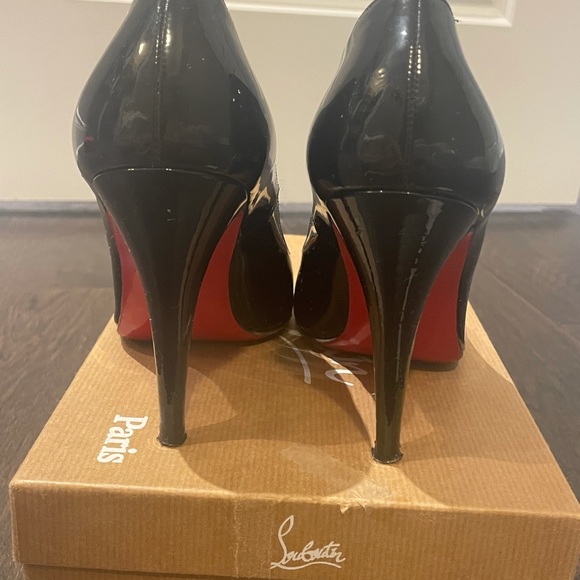 Christian Louboutin Black Patent leather round toe pumps size 37.5 woman - Picture 3 of 7